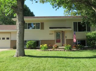 1017 11th Ave NE, Aberdeen, SD 57401