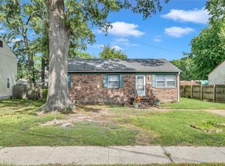 4 Scott Dr, Hampton, VA 23661