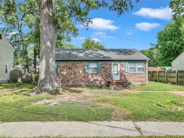 4 Scott Dr, Hampton, VA 23661
