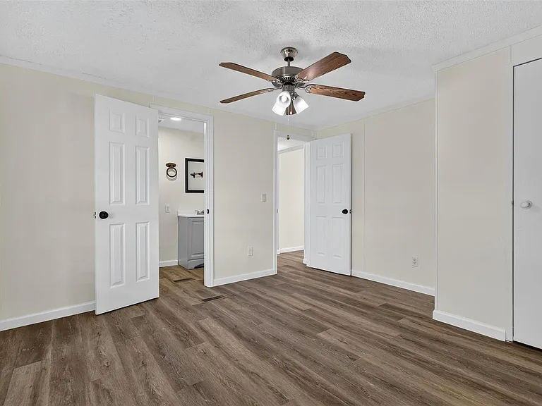 1955 Lauren Ln — Photo 21