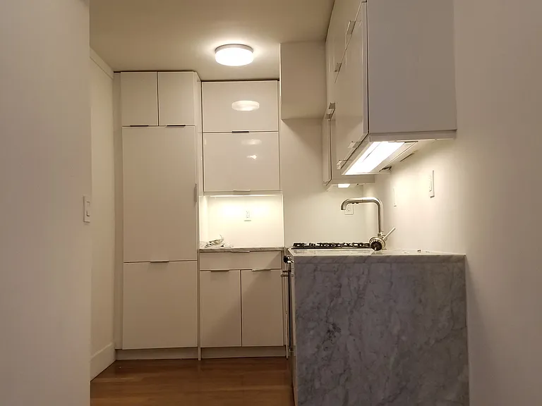 200 E 30th St #9F — Photo 5