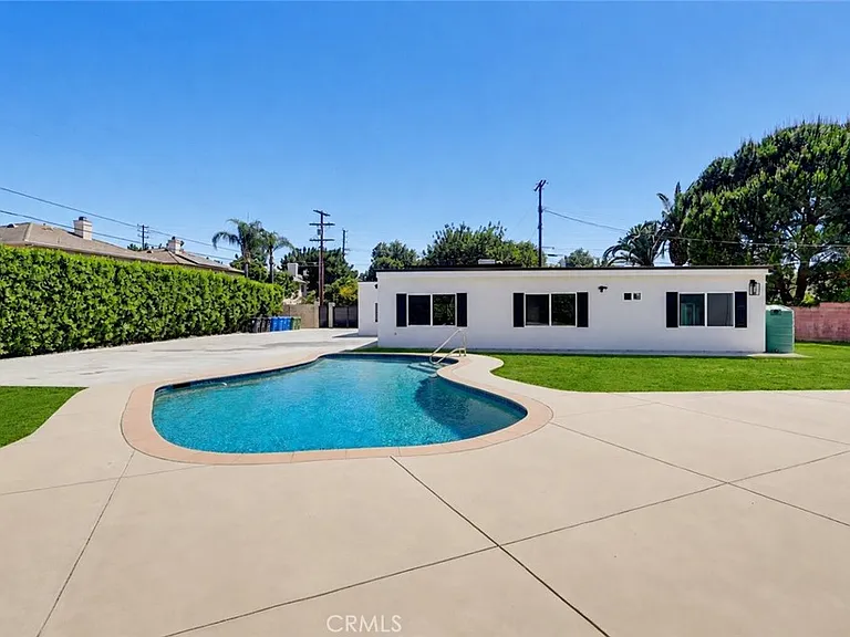 8738 1/2 Paso Robles — Photo 21