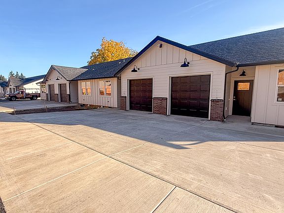 2nd image of 5534 Skyline Rd S #5558