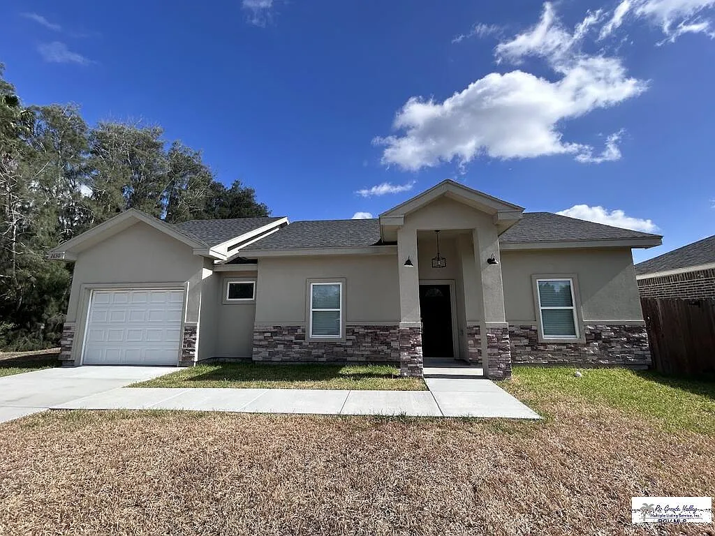 4 bed, 3.0 bath, 1640 sqft, $2,200 — Photo 1
