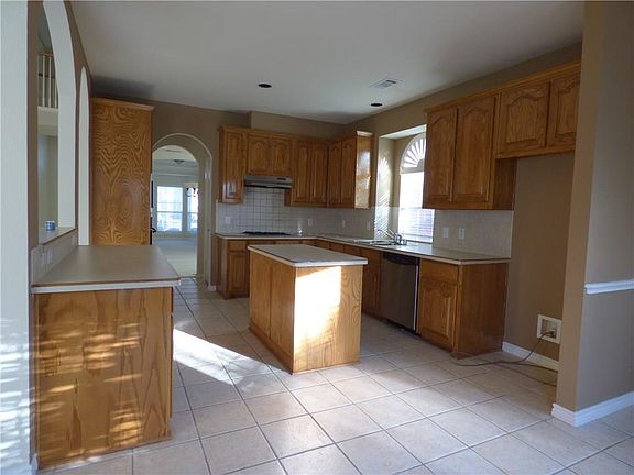 2nd image of 1109 Discovery St