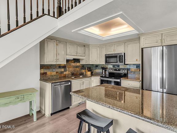 5th image of 984 Uri Ln #D-6