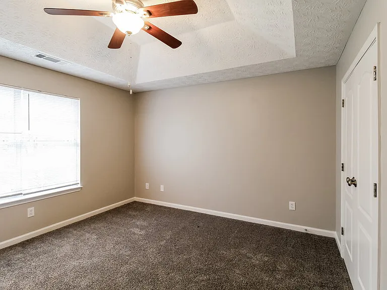 105 Cypress Dr — Photo 8