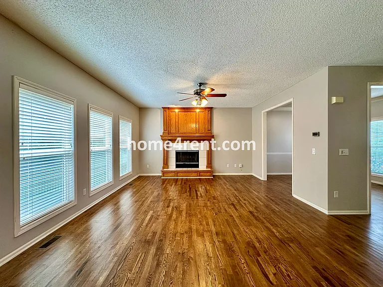 17825 W 160th St — Photo 10