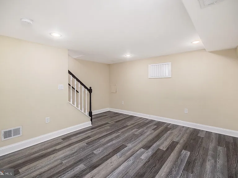 320 Wesmond Dr — Photo 16