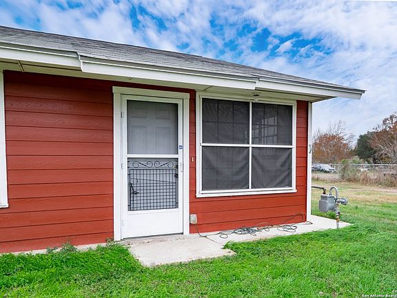 3rd image of 238 W Petaluma Blvd