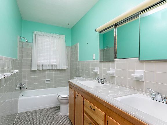 4th image of 2311 Powell Dr