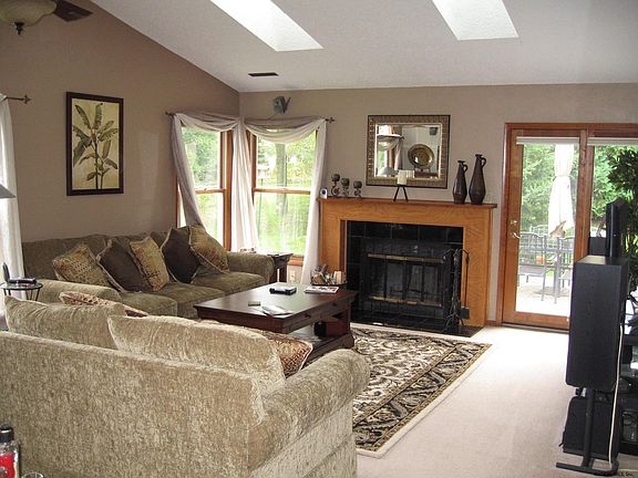 3rd image of 67 Stoney Creek Dr