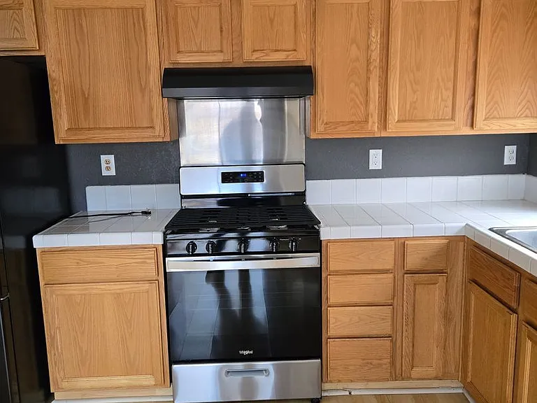 647 Vista Ct — Photo 3