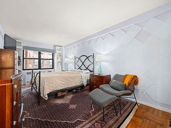 3rd image of 347 E 53rd St APT 2B
