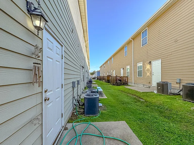 1965 Corvallis Ave — Photo 41