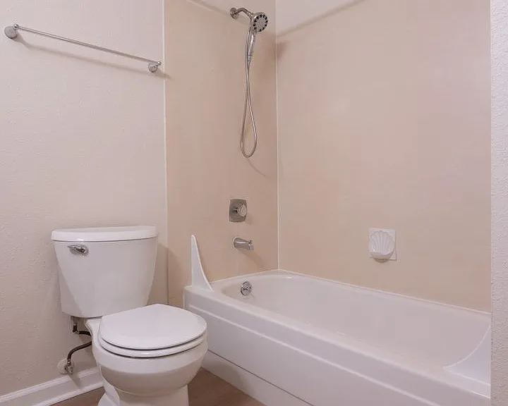 Willow Creek Apartments — Photo 48