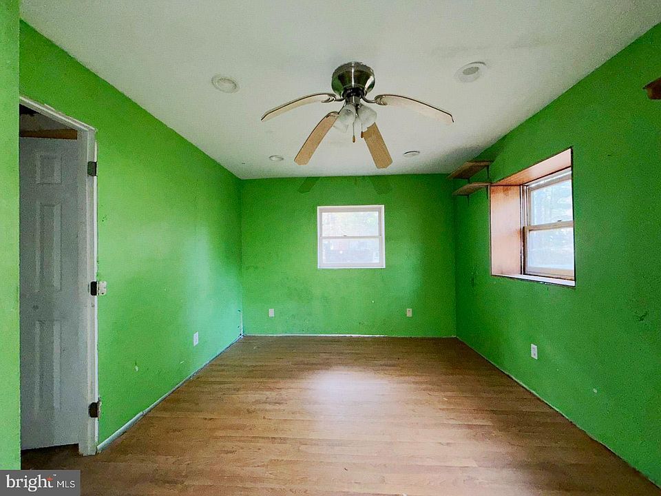 19th image of 1709 Emerson Ave
