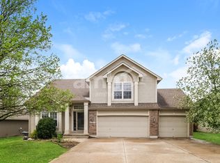 1516 SE Dalton Dr, Lees Summit, MO 64081