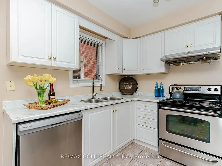34 White Tail Cres — Photo 11