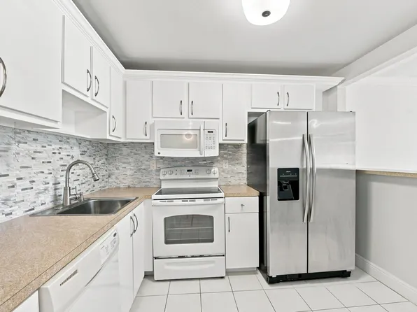 9300 SW 8th Street #219, Boca Raton, FL 33428