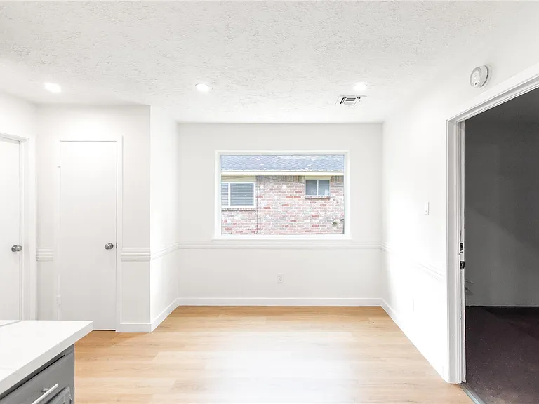 15707 Amapola Dr — Photo 33