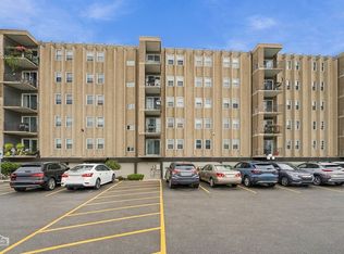 9514 Lawrence Ave APT 2208, Schiller Park, IL 60176
