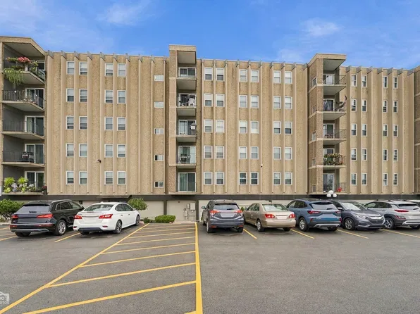 9514 Lawrence Ave APT 2208, Schiller Park, IL 60176
