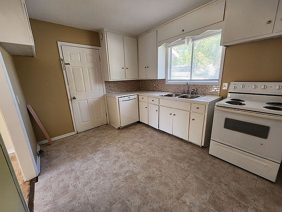 3rd image of 2616 S Joplin Ave