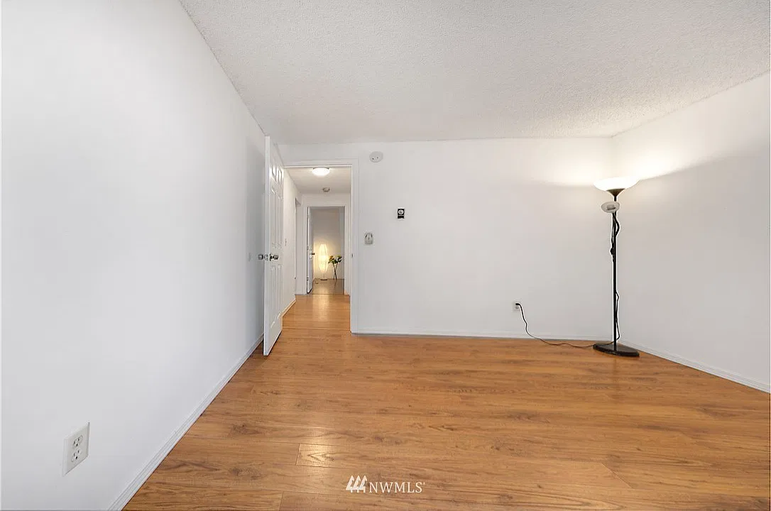 2 bed, 897 sqft, $1,375 — Photo 3