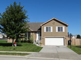 902 Clearwater Dr, Papillion, NE 68046