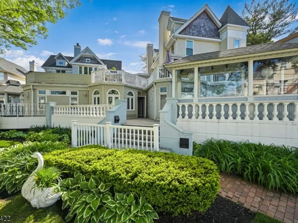 100 1st #6, Keyport Boro, NJ 07735