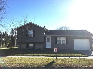622 Crestview Dr, Mechanicsville, IA 52306