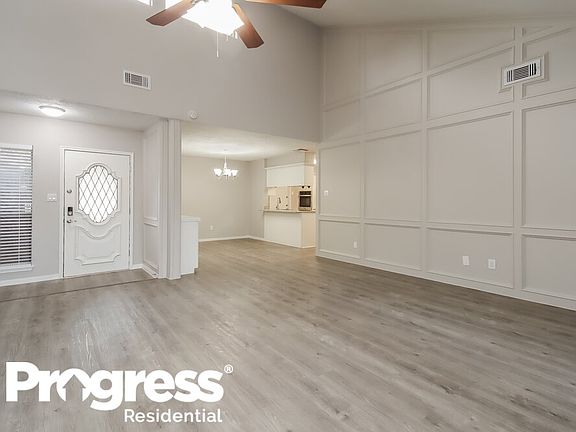 3rd image of 20031 Atasca Villas Dr
