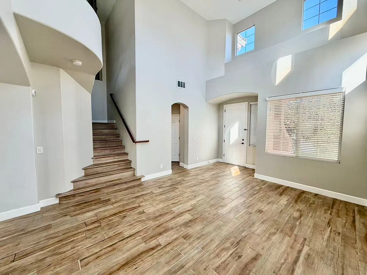 Beautiful 4-bedroom home located in a highly desirable gated community — Photo 4