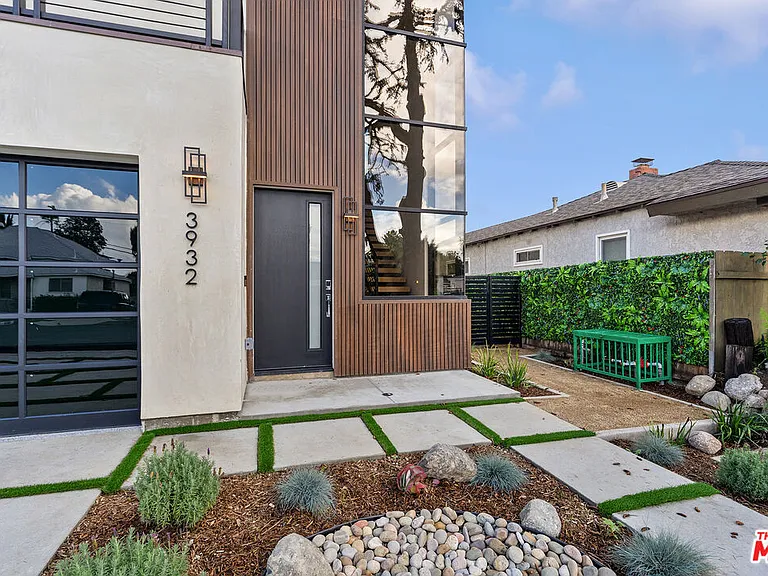 3932 Minerva Ave — Photo 2