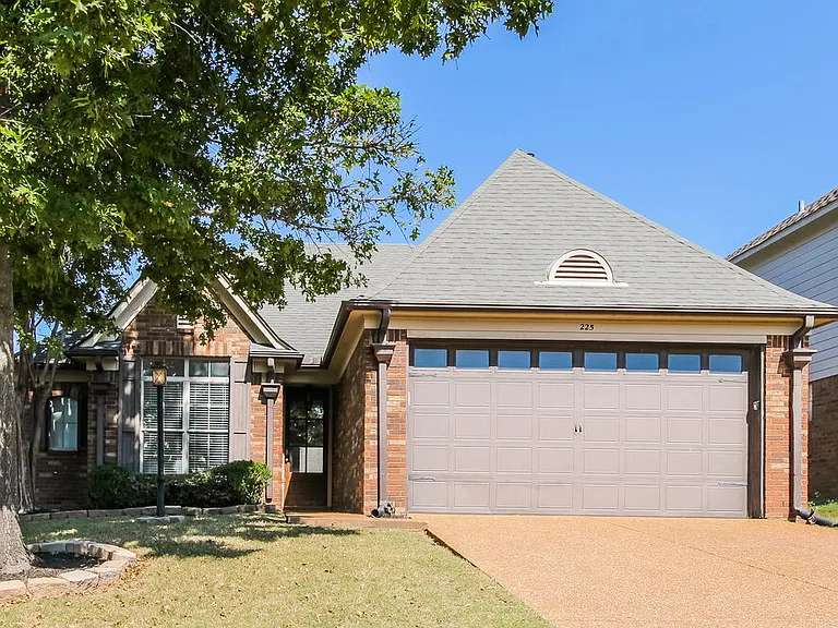 225 Birch Springs Cv — Photo 1