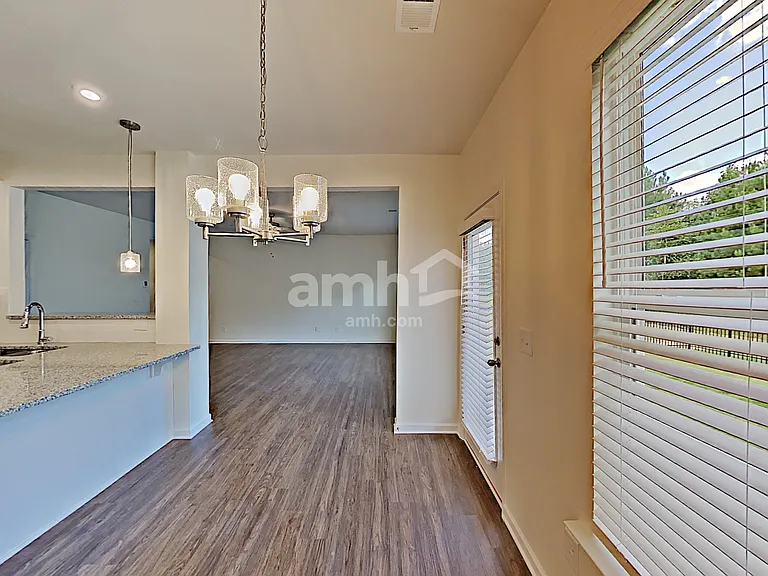 693 Woodall Rd — Photo 4