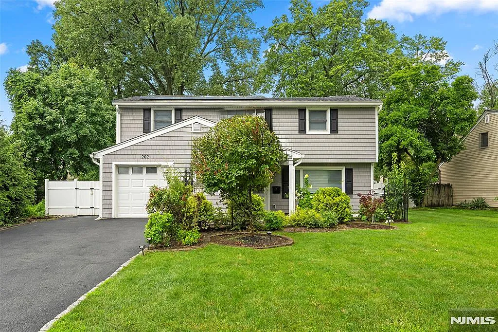4 bed, 1520 sqft, $4,200 — Photo 1