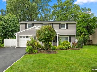 202 Henmarken Dr, Northvale, NJ 07647