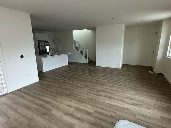 4th image of 10154 Elise Way
