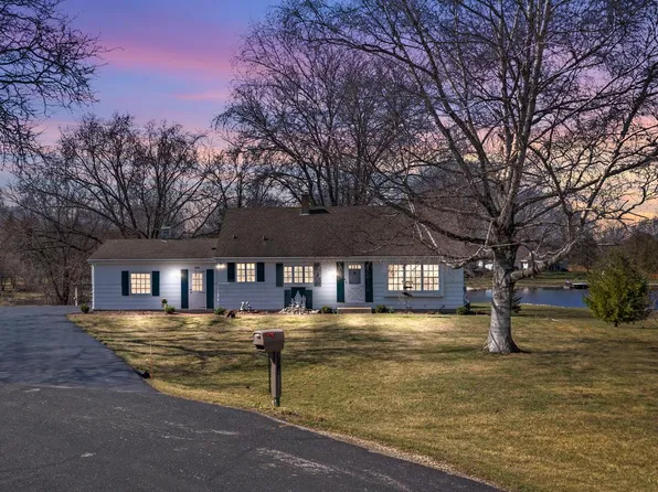7706 Martha CIRCLE, Wind Lake, WI 53185