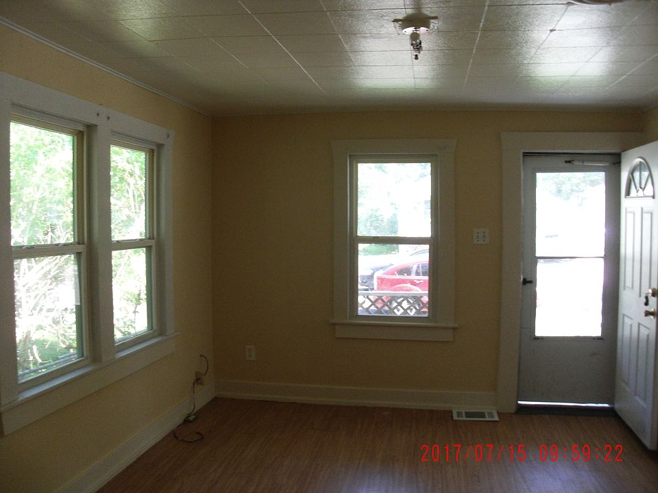 2nd image of 8 4th Ave