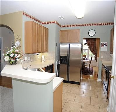 4th image of 6 Plamondon Dr