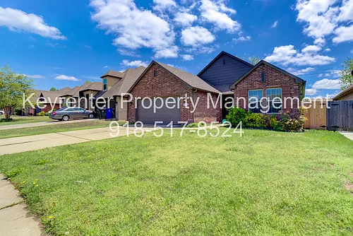1911 W Canton Pl Photo 1