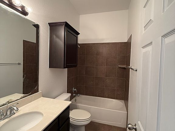 5th image of 7814 Woodbury Dr