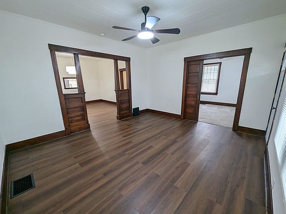 5th image of 919 W Elm St