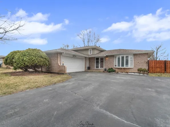 2301 E 207th St, Lynwood, IL 60411
