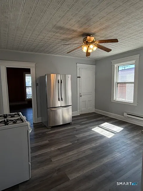 3 bed, 1.0 bath, 900 sqft, $1,700 — Photo 2