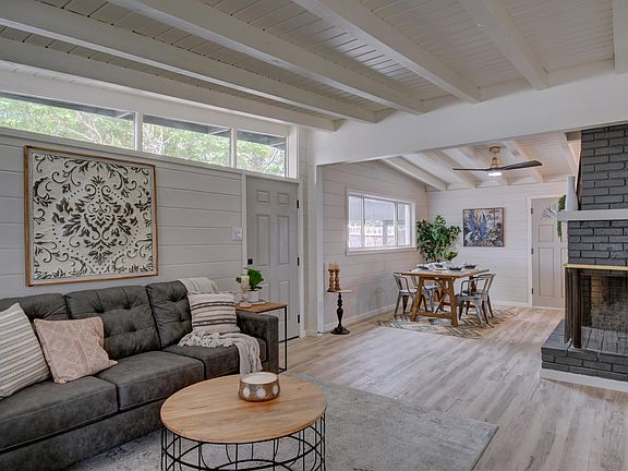 5th image of 3023 Sierra Dr NE