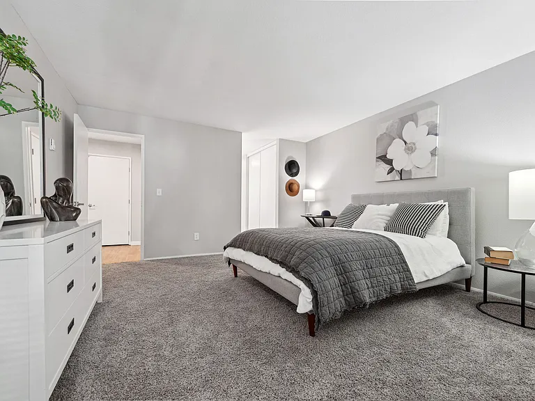 Oswego Pointe — Photo 14
